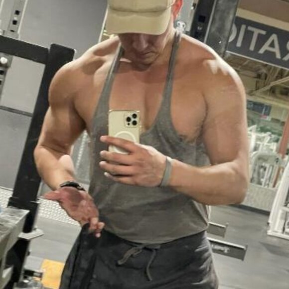 Meet your Posher, Gio - Picture 4 of 15